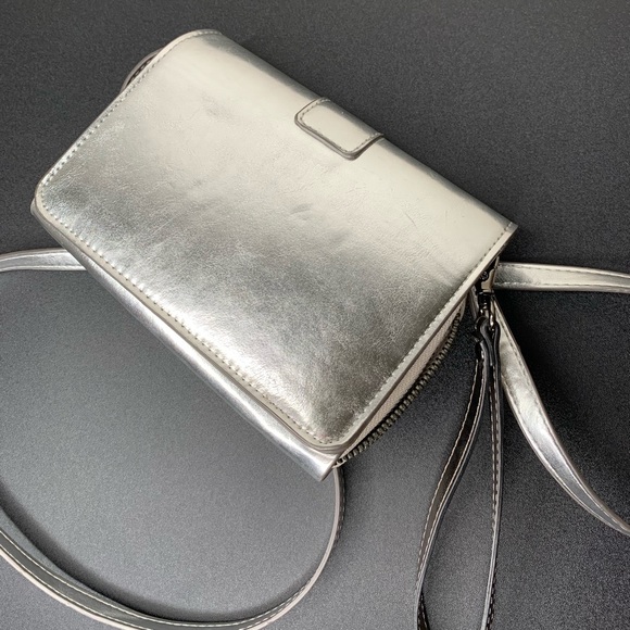 Sondra Roberts silver metallic wallet purse - Picture 5 of 5